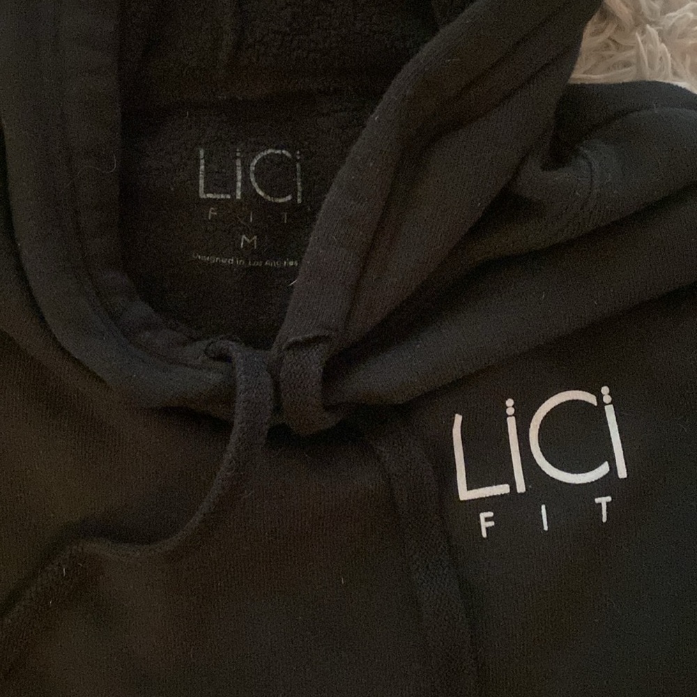 LICI FIT- BLACK CROPPED FLEECE HOODIE SIZE M - Picture 3 of 8